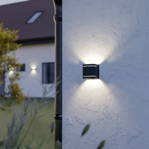 LED-vegglampe Tressanto USB-lading (firkantet)